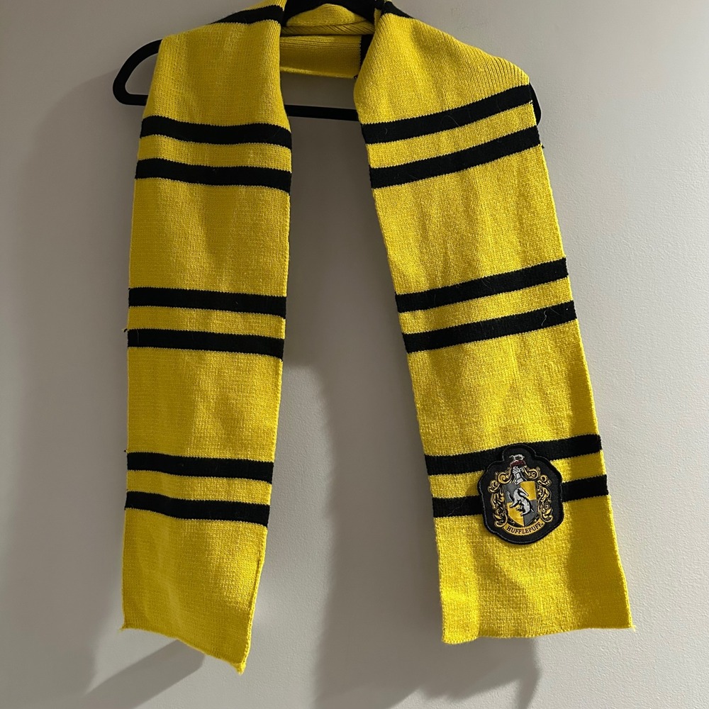 Harry Potter Hufflepuff Scarf Adult OS Yellow Blackโ Excellent 108169 Striped